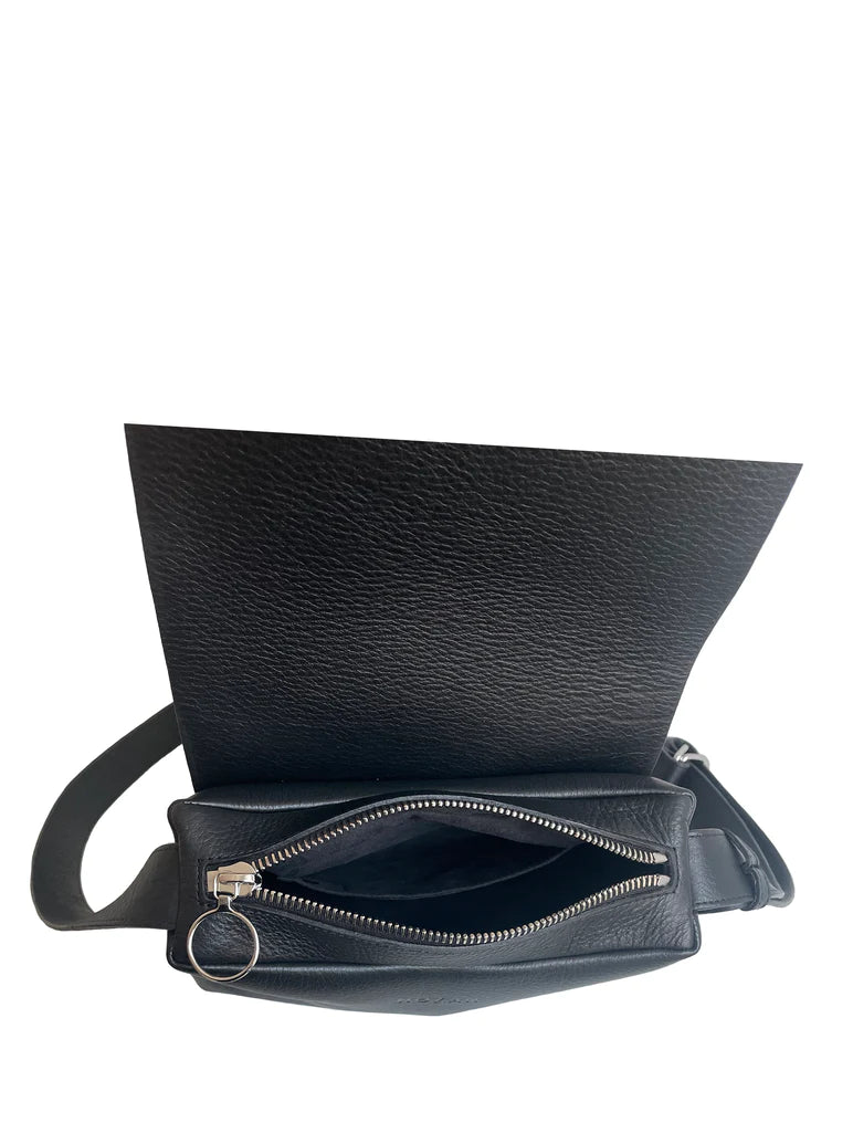 Small Fold Bag in Black - NO/AN