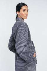 Kaarna bathrobe in grey close up picture with the model.  Picture from the side. Hálo from north