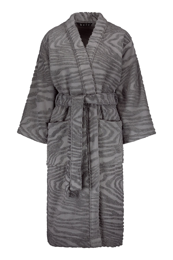 Kaarna bathrobe in grey with matching belt. Front picture