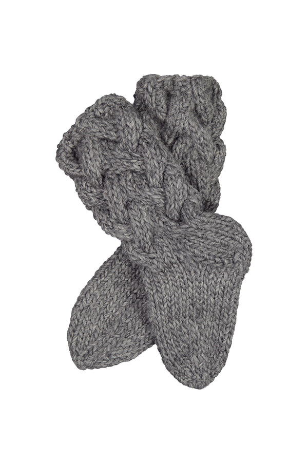 Kaarna handknitted woolen socks in grey. Product picture. Hálo from north