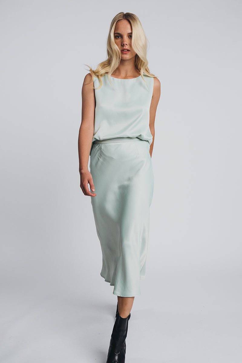 Kajo loose top worn with matching kajo slip skirt in misty green. Video. Hálo from north