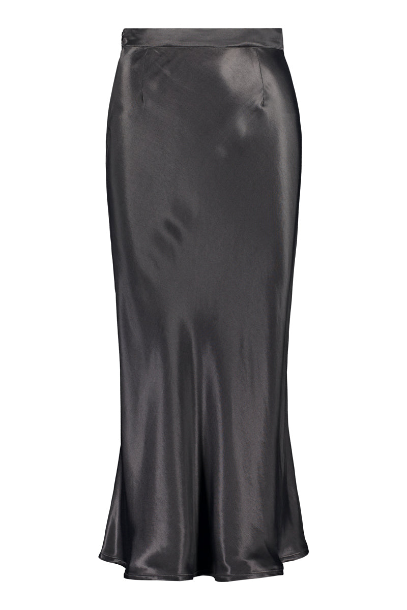 Kajo slip skirt in black. Front picture of the product. Hálo from north