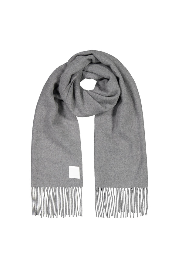 Kajo woolscarf in grey wrapped to imitate how it looks around neck. Product picture. Hálo from north