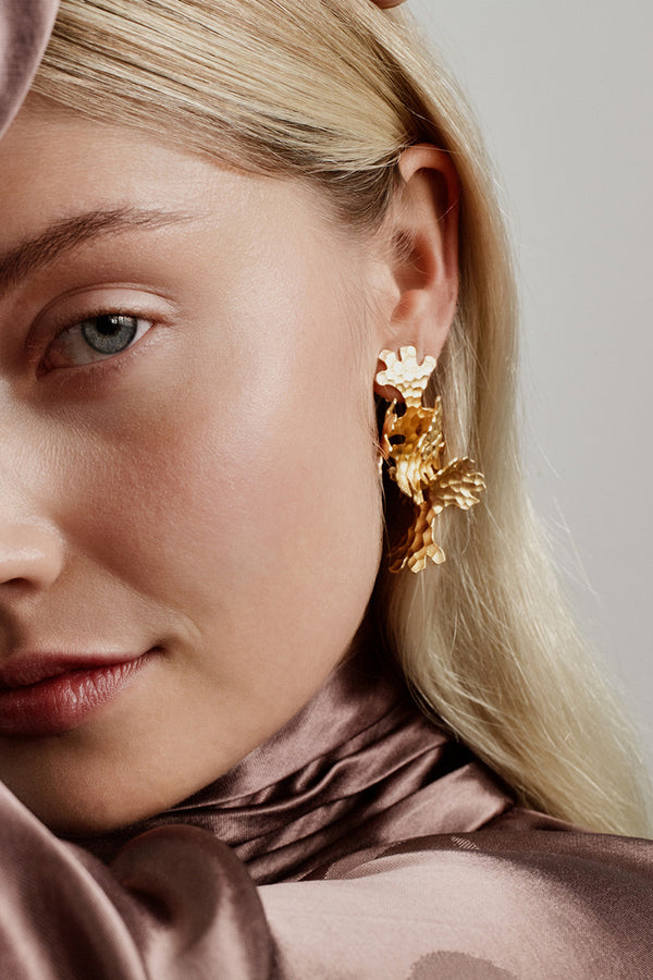 Tundra earrings 2-piece in bronze. Close up picture of the left side earring worn by a model. Exclusive Kalevala x Hálo collaboration. Hálo from north