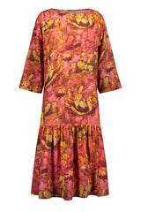 Reidar linen dress in red color scheme. Front picture of the product. No belt. Hálo x Reidar Särestöniemi EXCLUSIVE