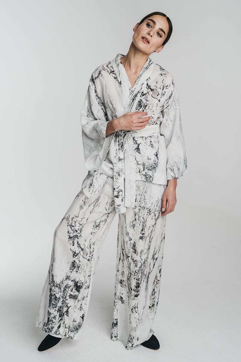 Reidar linen kimono jacket in black and white worn with matching reidar linen culottes. Hálo x Reidar Särestöniemi EXCLUSIVE