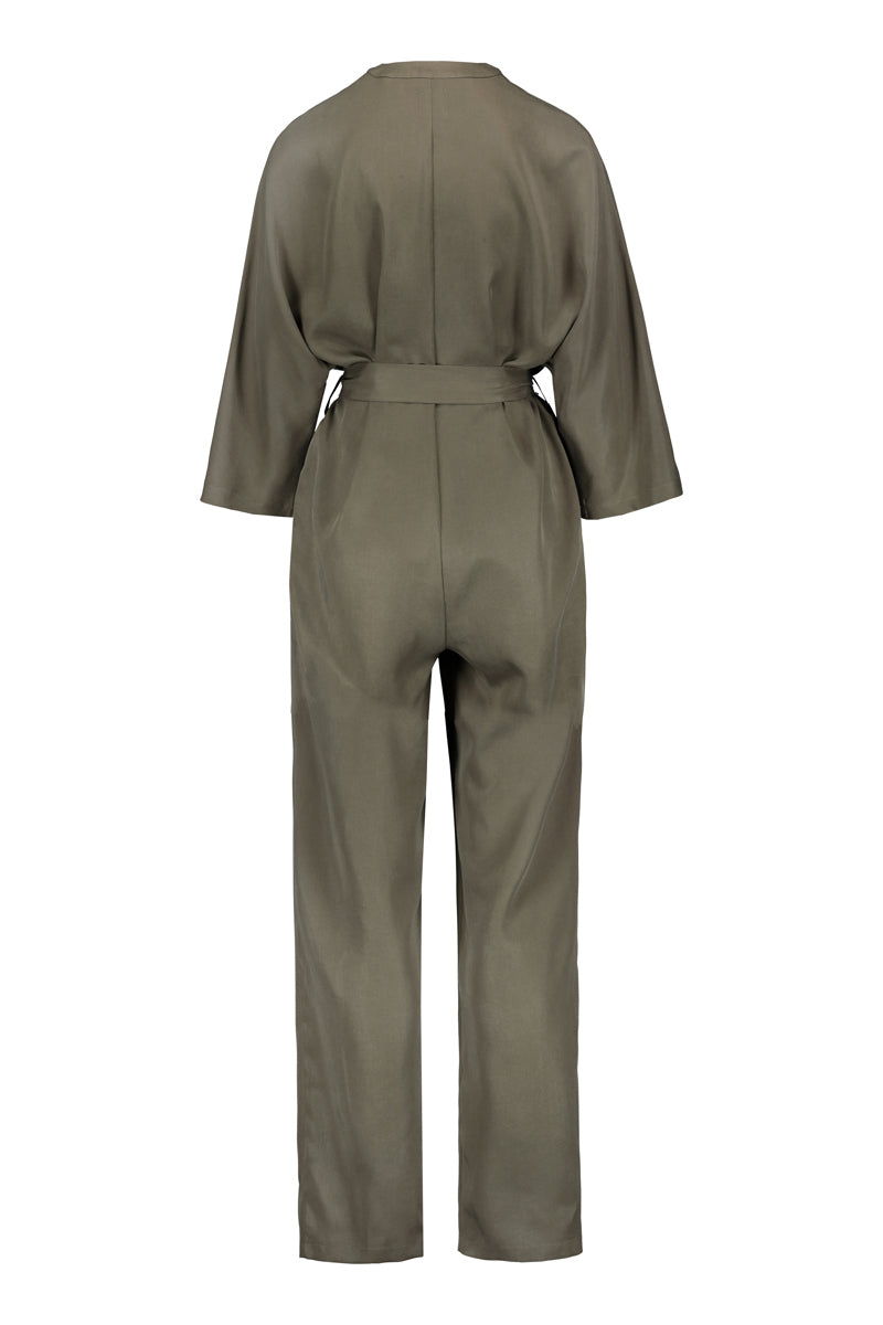 Tundra kimono overall in khaki. Back picture of the product. Hálo from north
