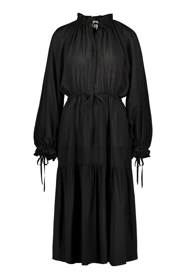 Tundra midi dress in balck. Front picture of the product. Hálo from north