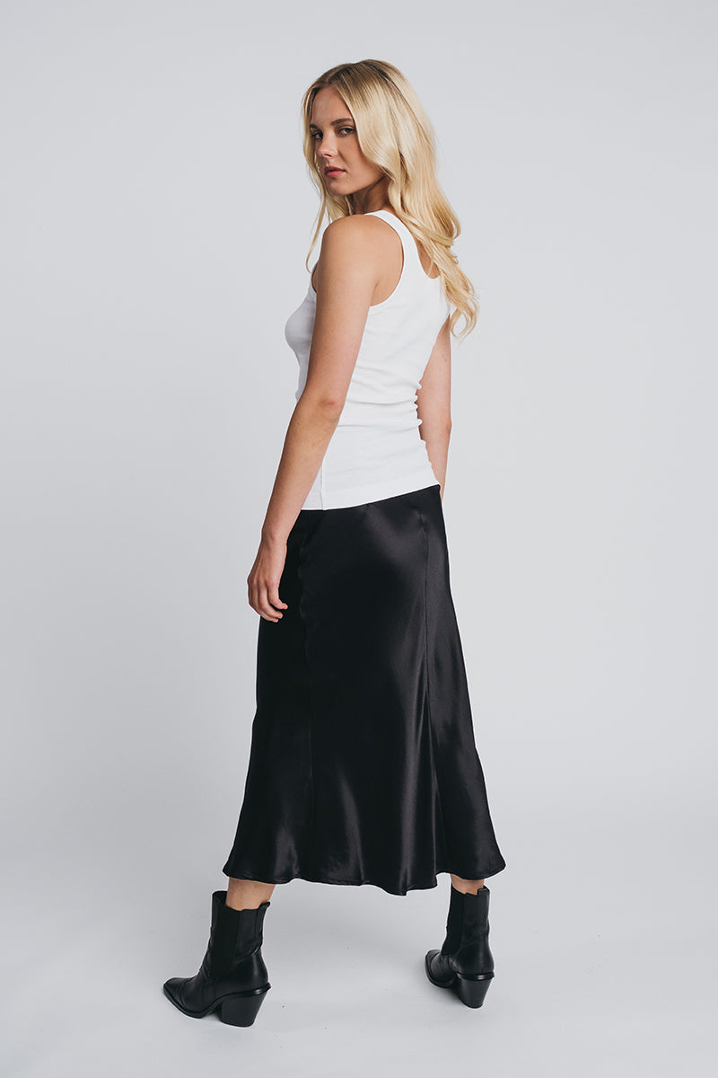 Tundra ribtop in white paired with kajo slip skirt in black. Hálo from north