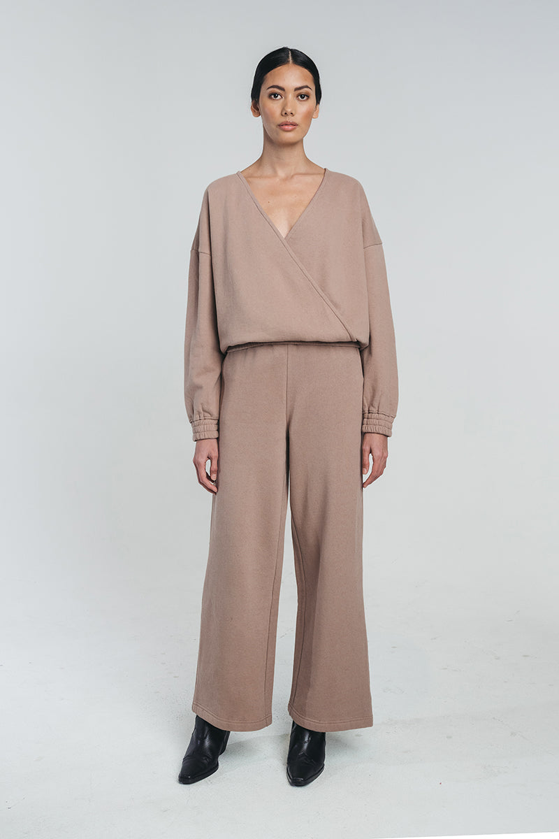 Tundra woolen wide college pants in taupe paired with tundra woolen wrap college in taupe. Hálo from north