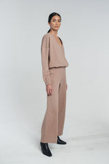 Tundra woolen wide college pants in taupe paired with tundra woolen wrap college in taupe. Side picture.  Hálo from north
