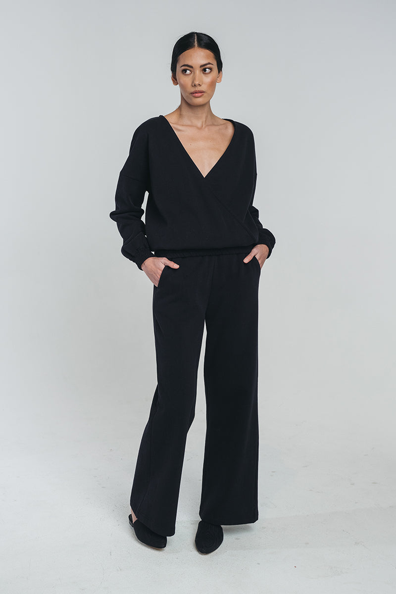 Tundra woolen wide college pants in black paired with trundra woolen wrap college in black. Hálo from north